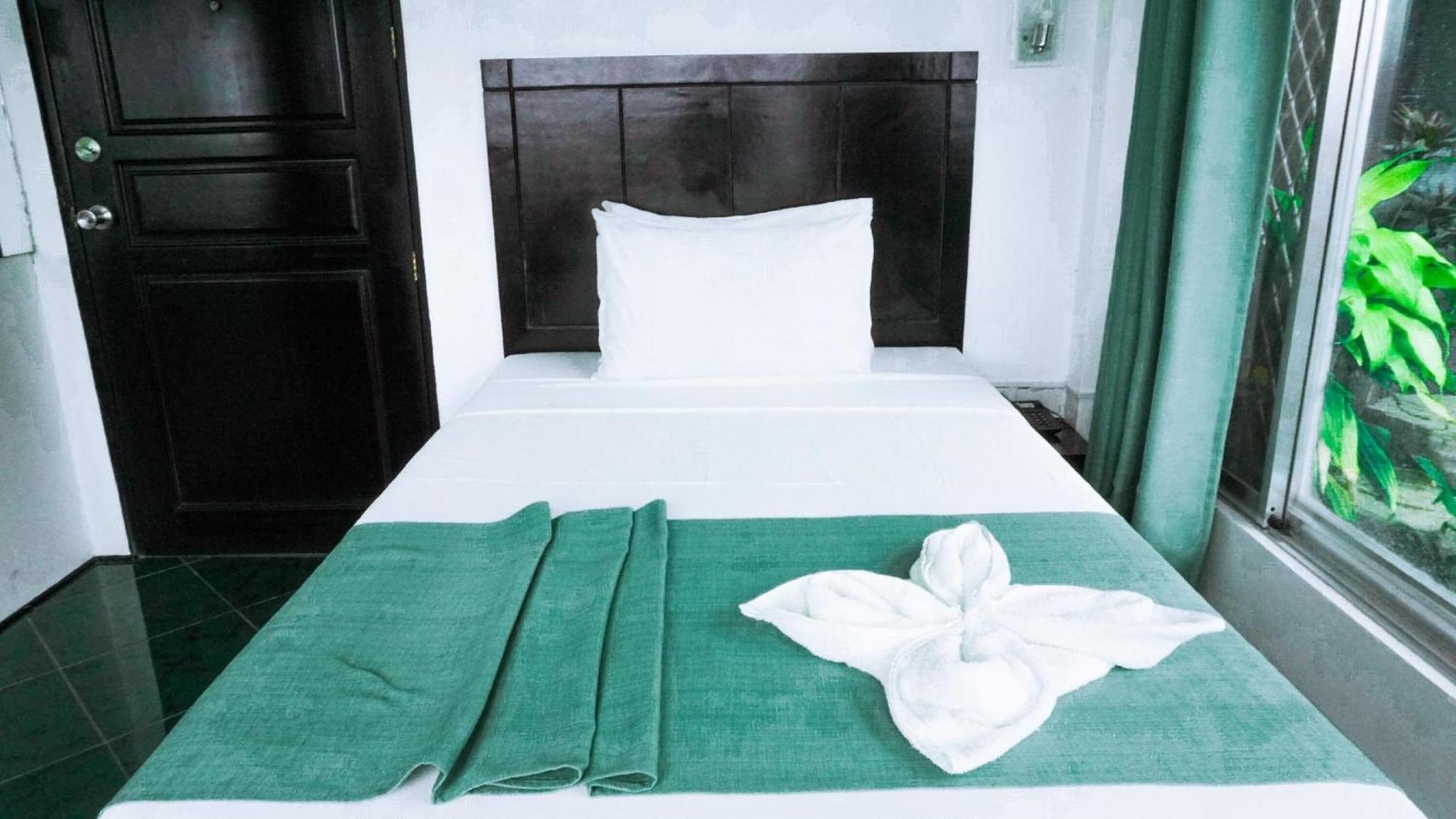 Garin Farm Pilgrimage Resort Powered By Cocotel San Joaquin Esterno foto