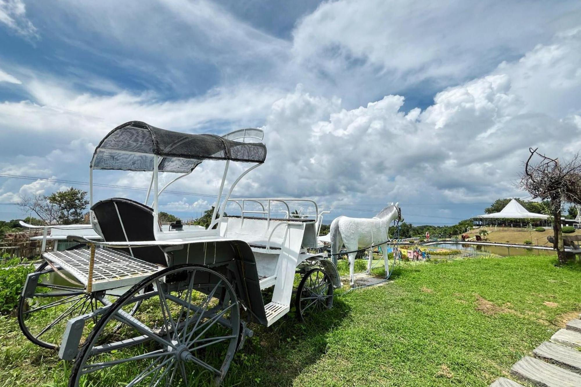 Garin Farm Pilgrimage Resort Powered By Cocotel San Joaquin Esterno foto